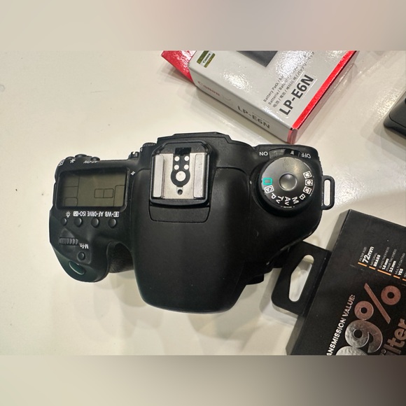 Canon EOS 7D Camera DSLR (DS126251) Sigma 18-135mm Lens filter battery and more - Picture 2 of 11